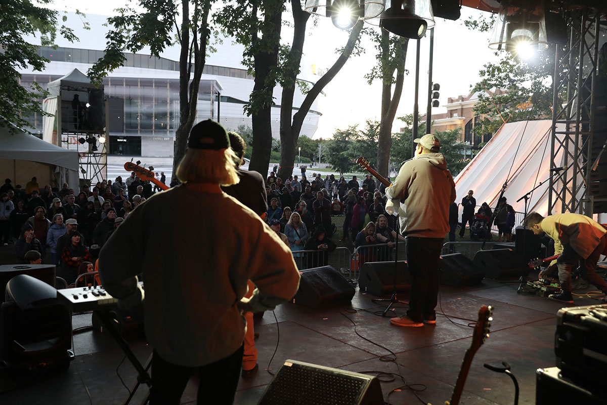 Groupe sur la scène